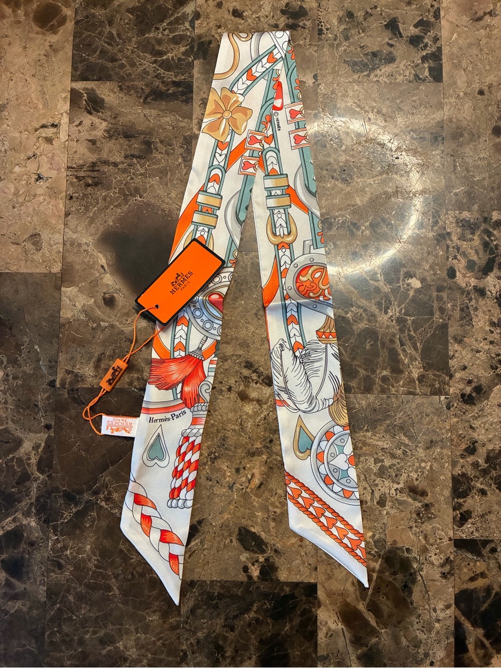 Harnais de Coeur 100% Silk Twilly Orange Multicolor
